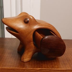 Very rare, Frog Trinket sculpture. Signed by Gasper mendoza
